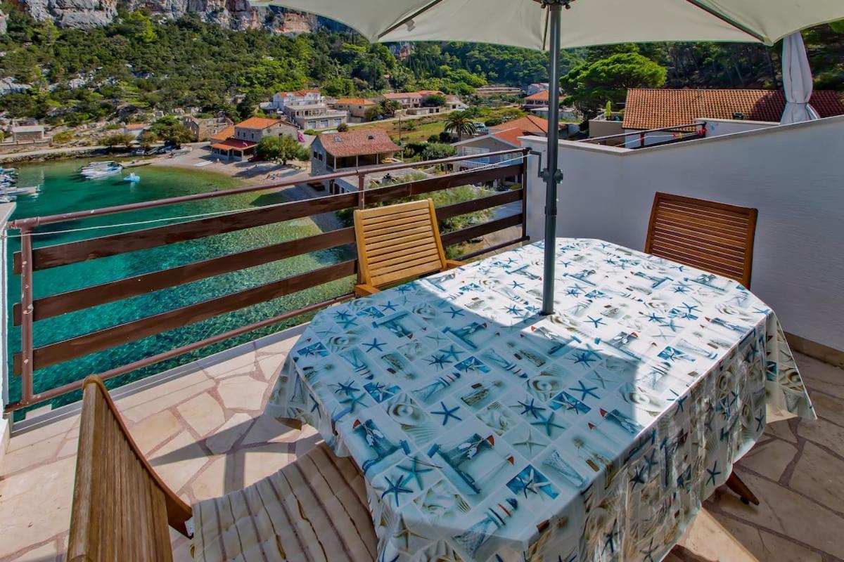 Villa Mateljan Zastražišće Exteriér fotografie