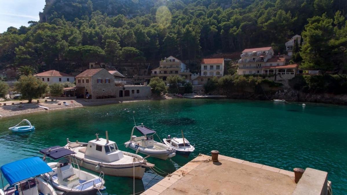 Villa Mateljan Zastražišće Exteriér fotografie