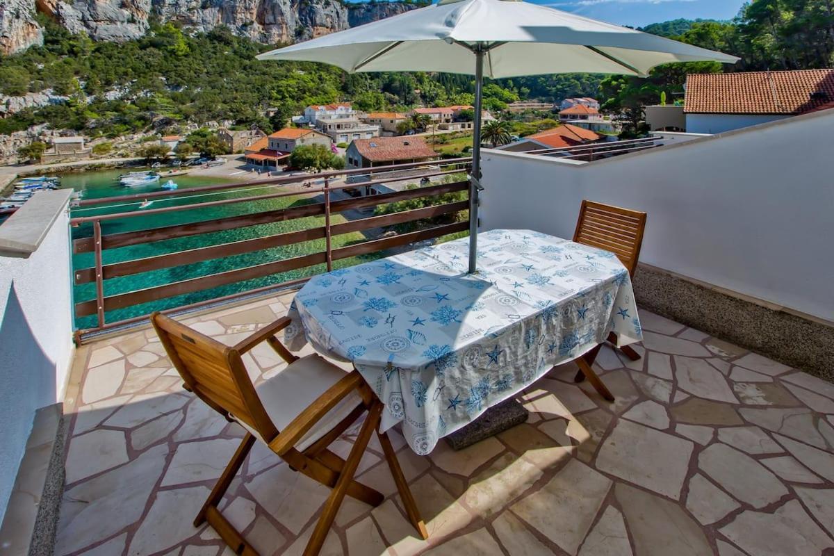 Villa Mateljan Zastražišće Exteriér fotografie