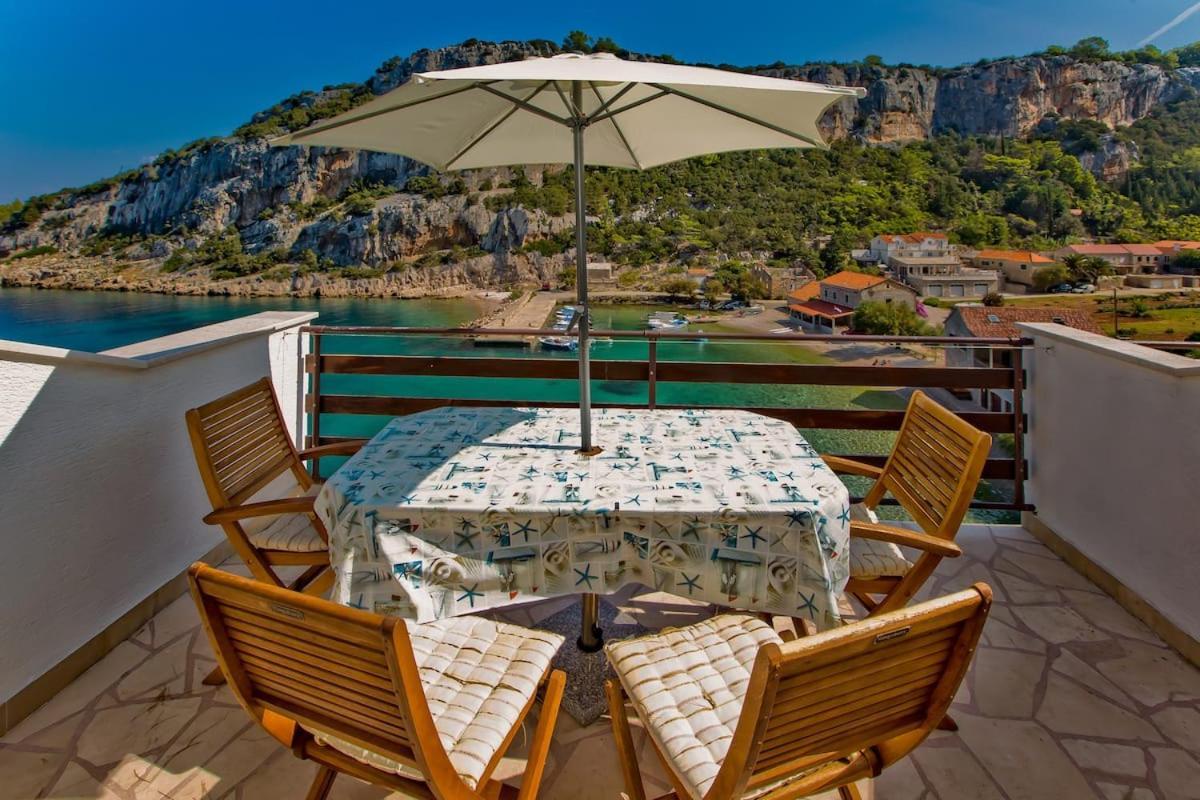 Villa Mateljan Zastražišće Exteriér fotografie