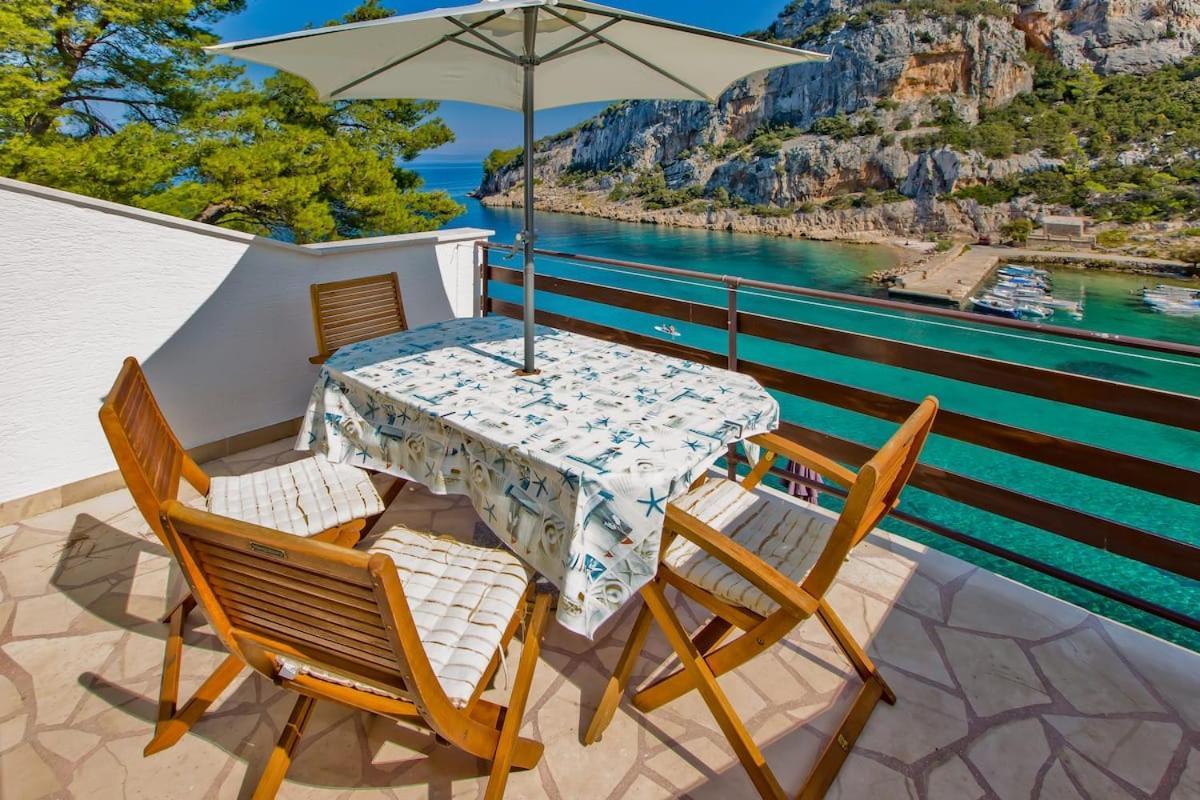 Villa Mateljan Zastražišće Exteriér fotografie
